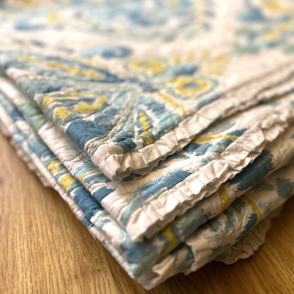 Quilted Bed Cover Spread - Picture 5 of 13